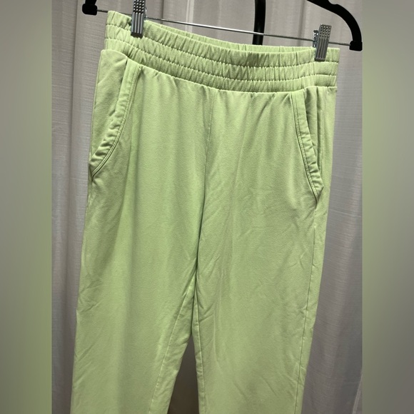 Alo Yoga Women's Unwind Sweatpants in neon lime | size Small - Picture 2 of 10